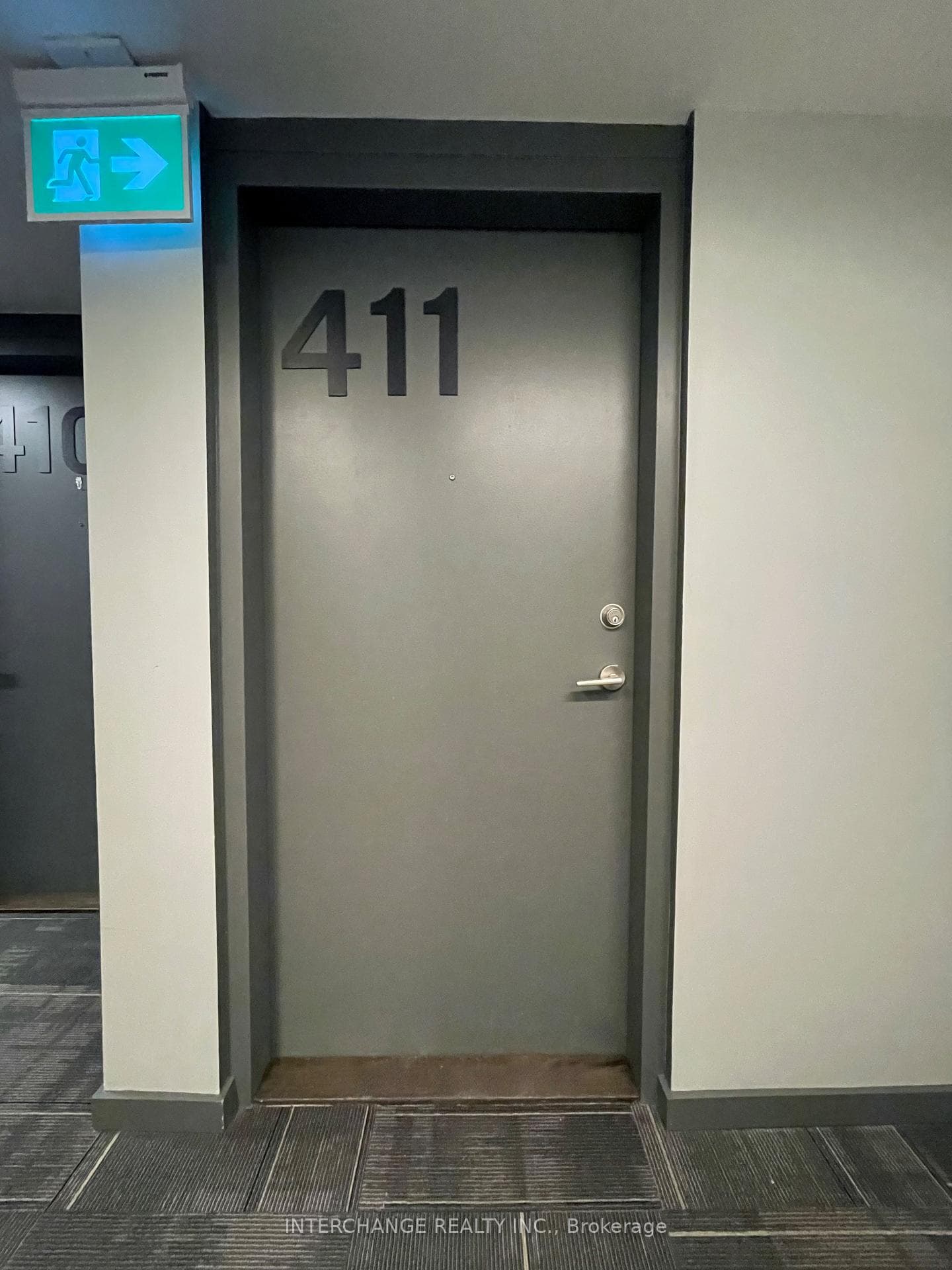 21 Lawren Harris Square Unit 411 photo 4