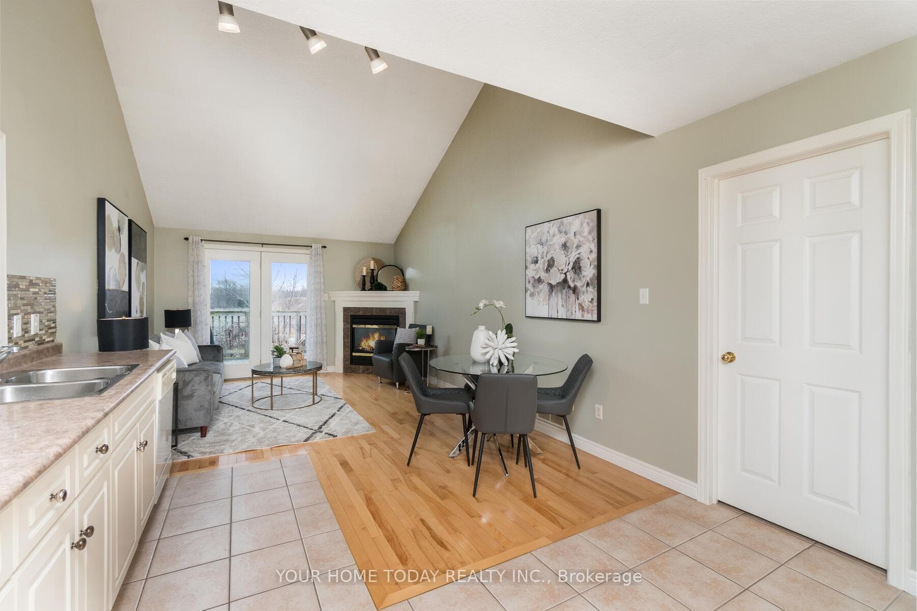 44 Doctor Moore Court photo 3