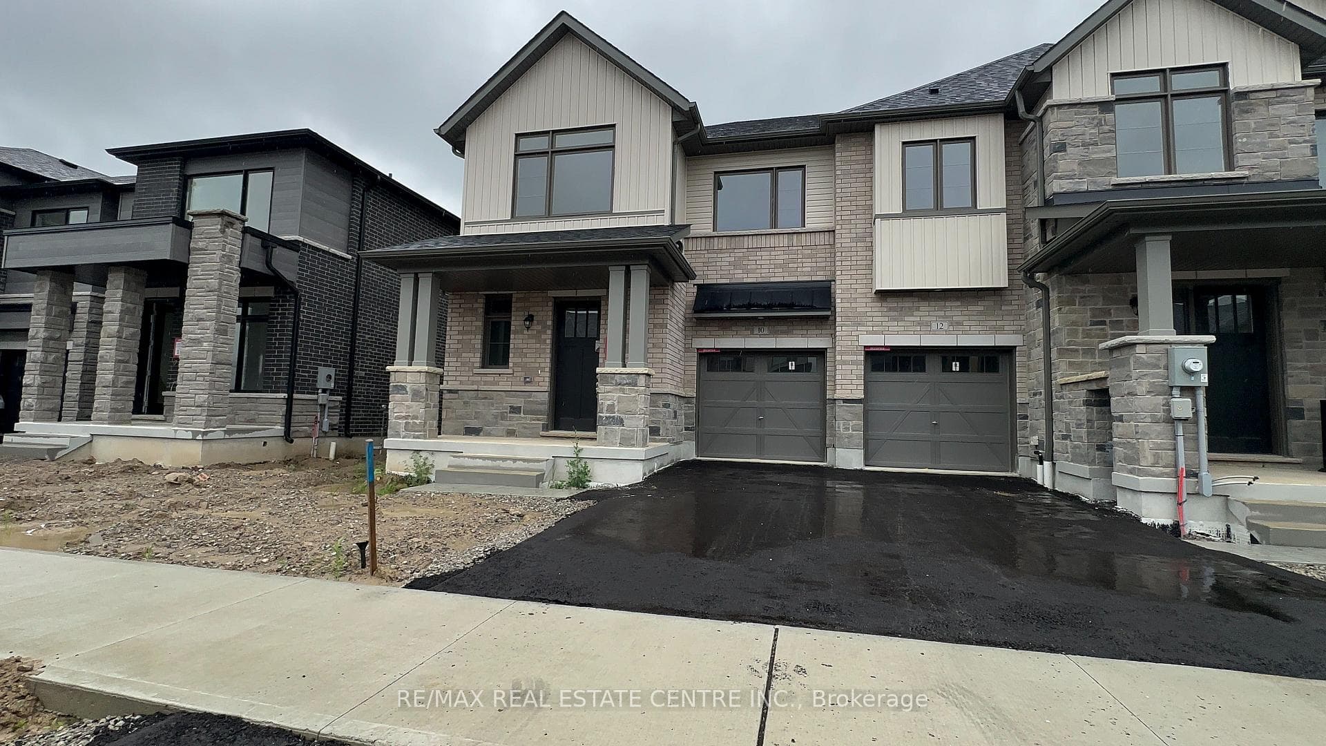 10 Molnar Crescent photo 1