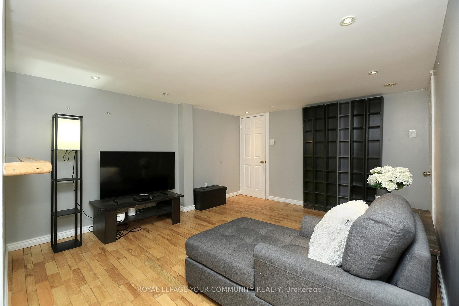 23 Town House Crescent photo 21