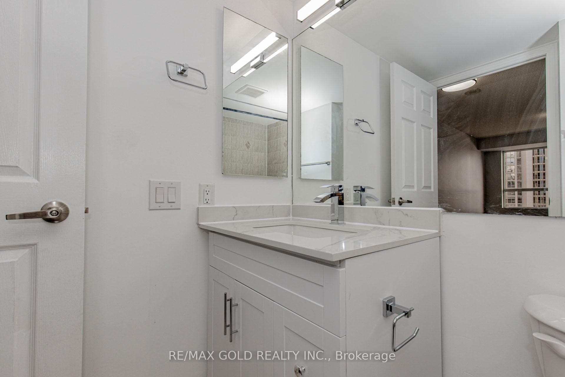 25 Kingsbridge Garden Unit 2119 photo 34