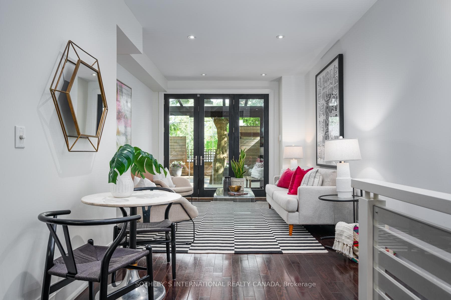 385 Wellesley Street photo 12
