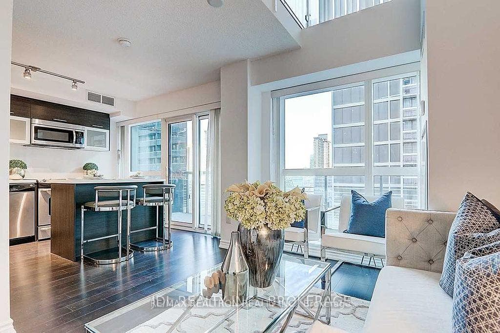 386 Yonge Street Unit 1112 photo 15