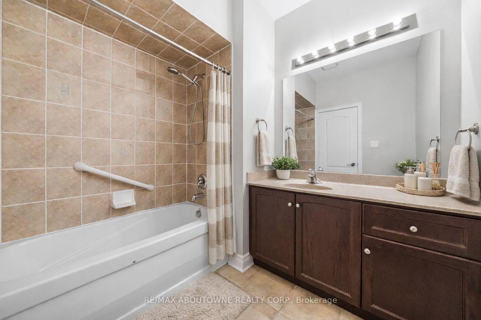 3334 Fox Run Circle photo 24