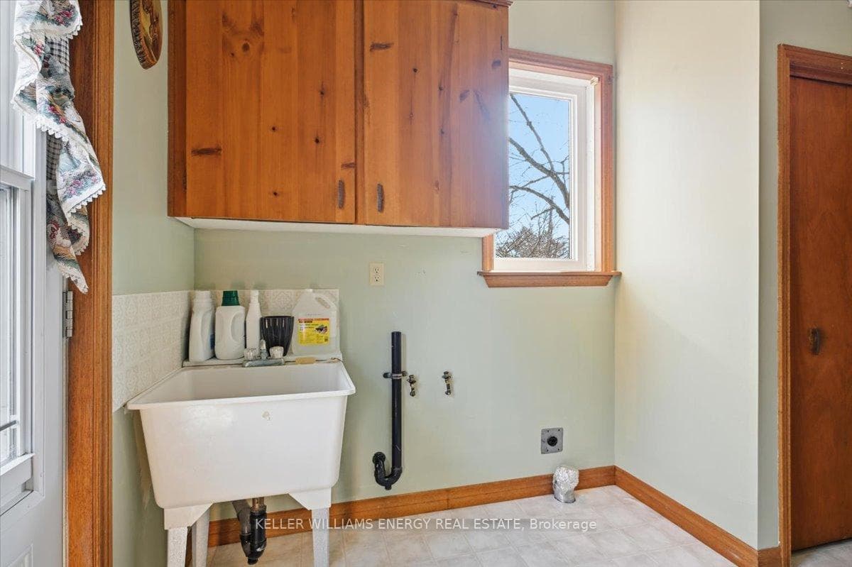 65 Irwin Road photo 19