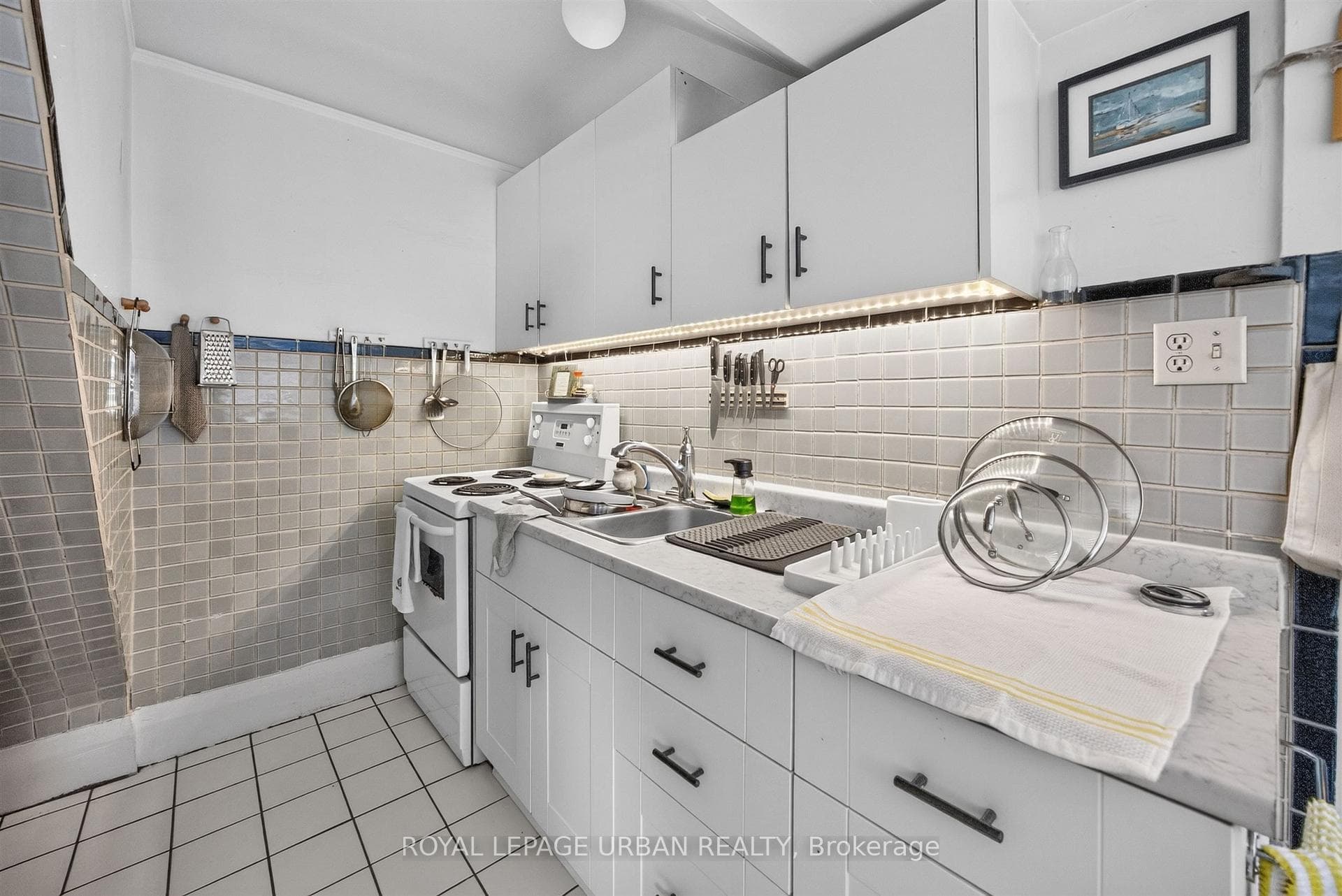 Suite 202 Kitchen