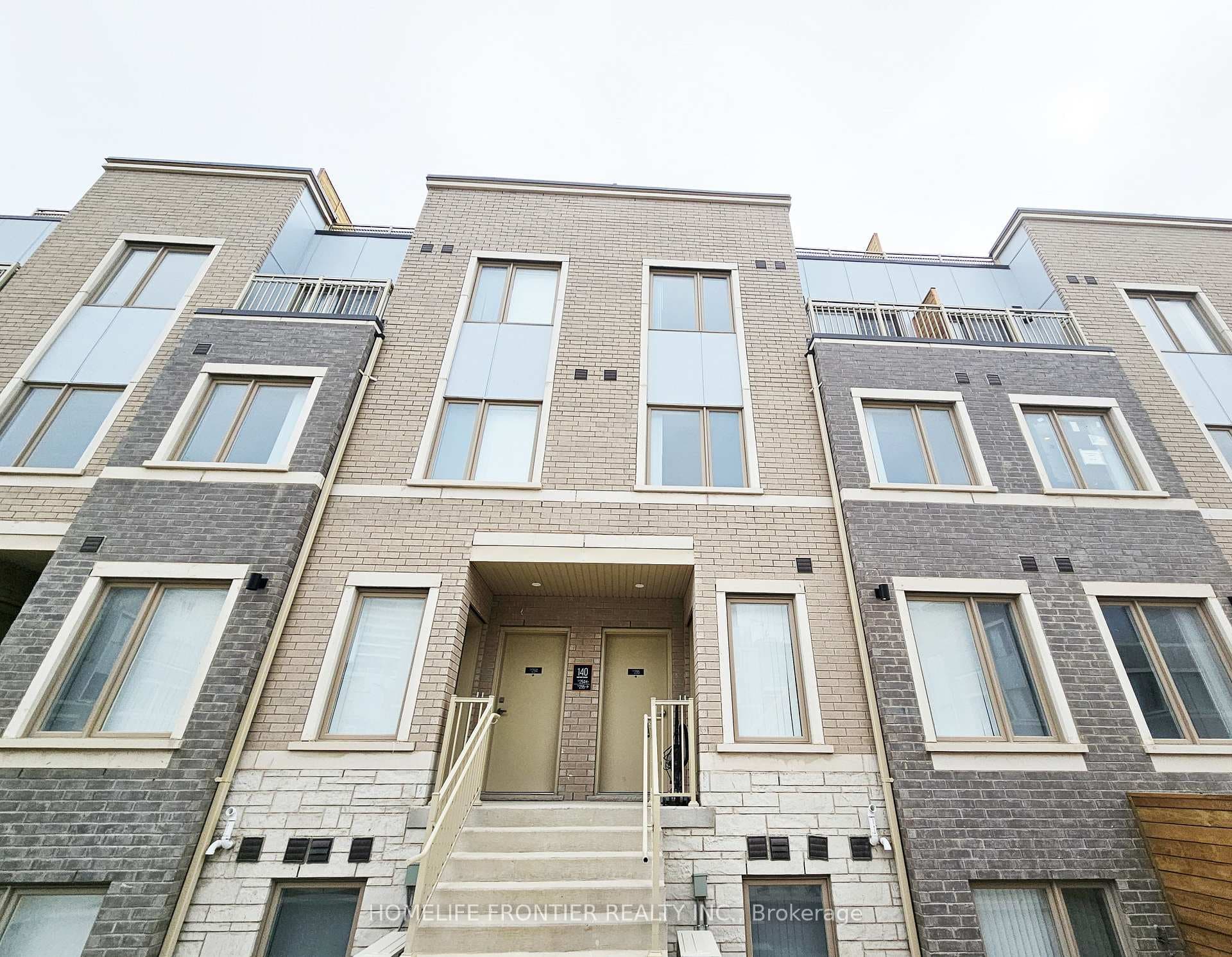 140 Honeycrisp Crescent Unit TH 295 photo 1