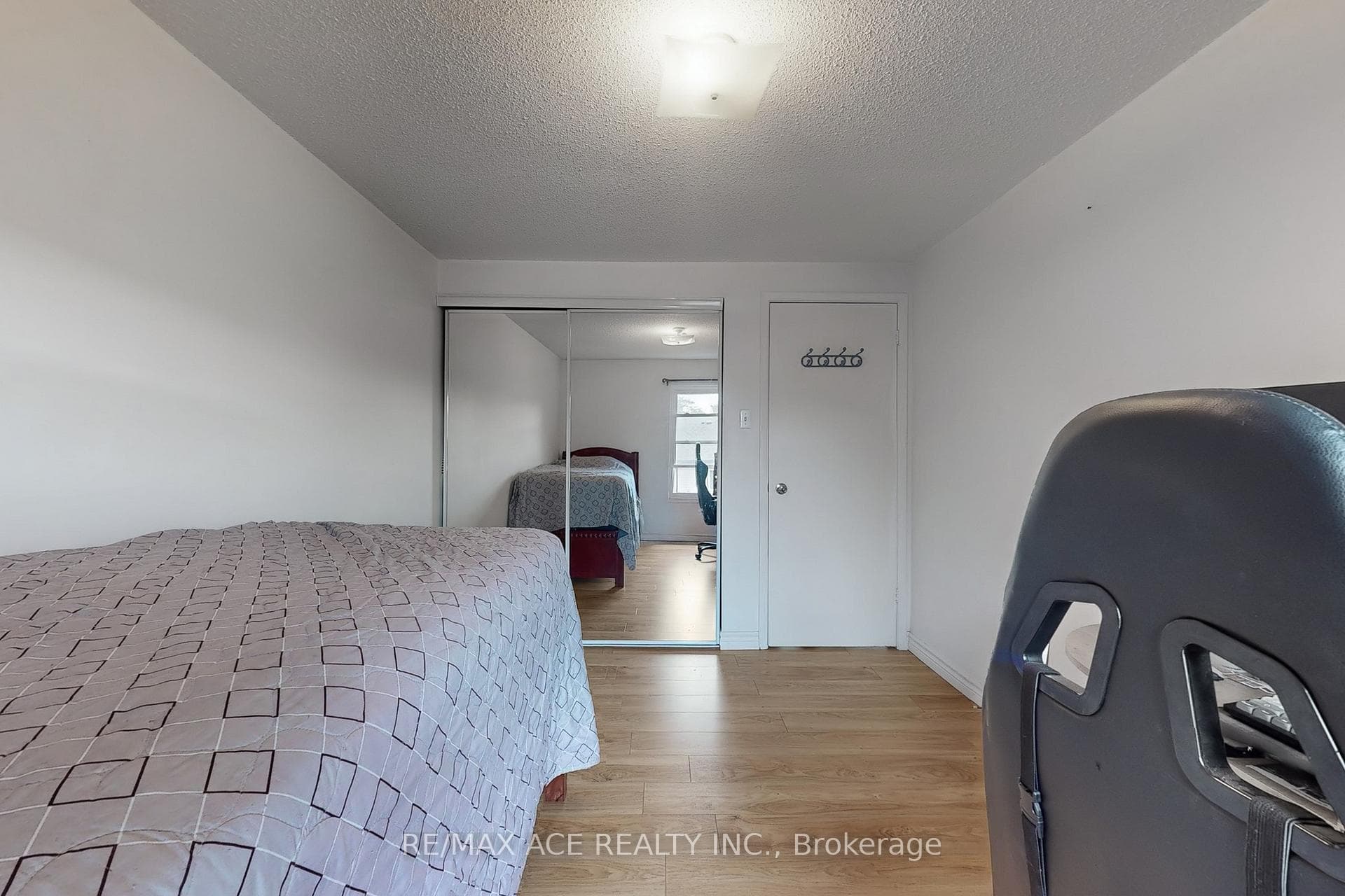 1121 Sandhurst Circle Unit 20 photo 29