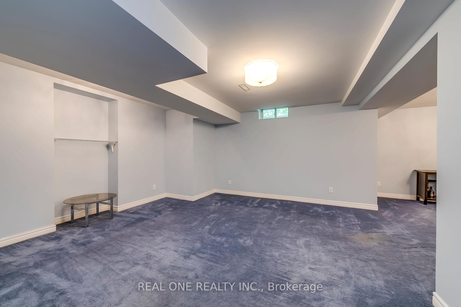 566 Blenheim Crescent photo 34