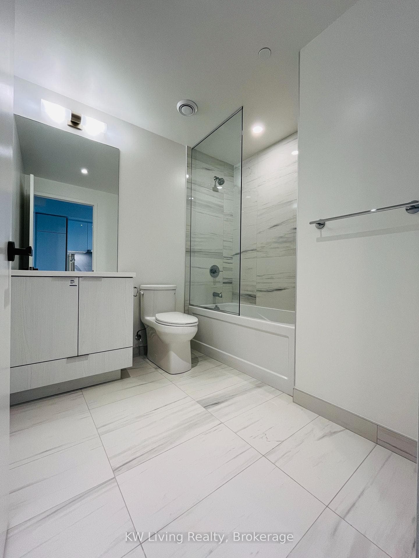 8 Interchange Way Unit 808 photo 10