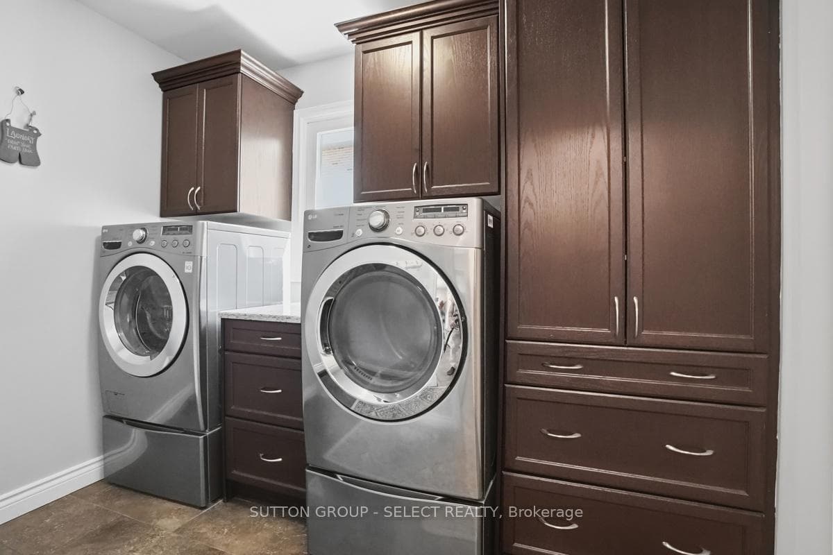 60 Edgevalley Road photo 24