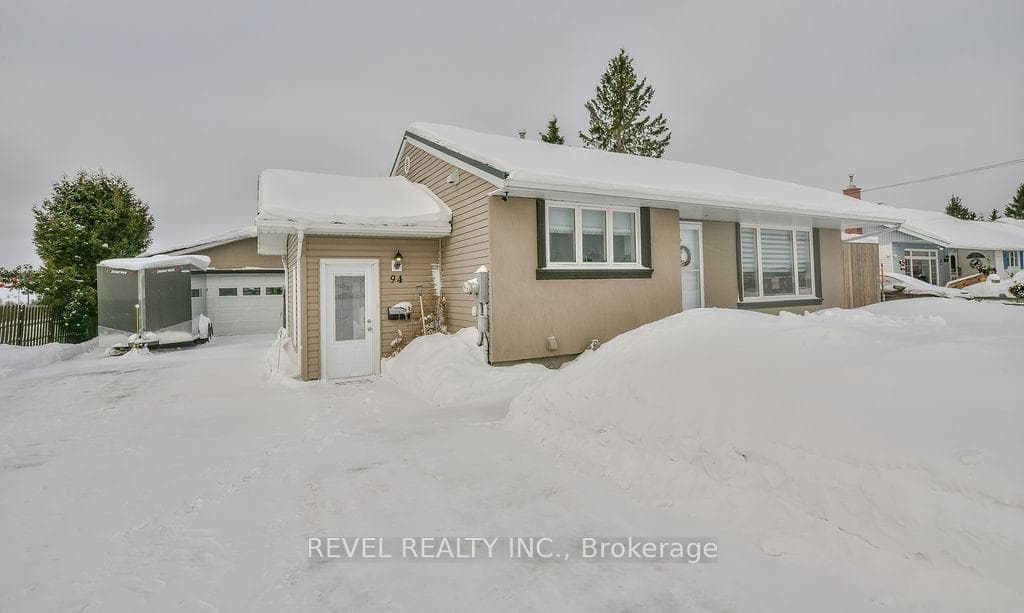 94 Legion Drive photo 1