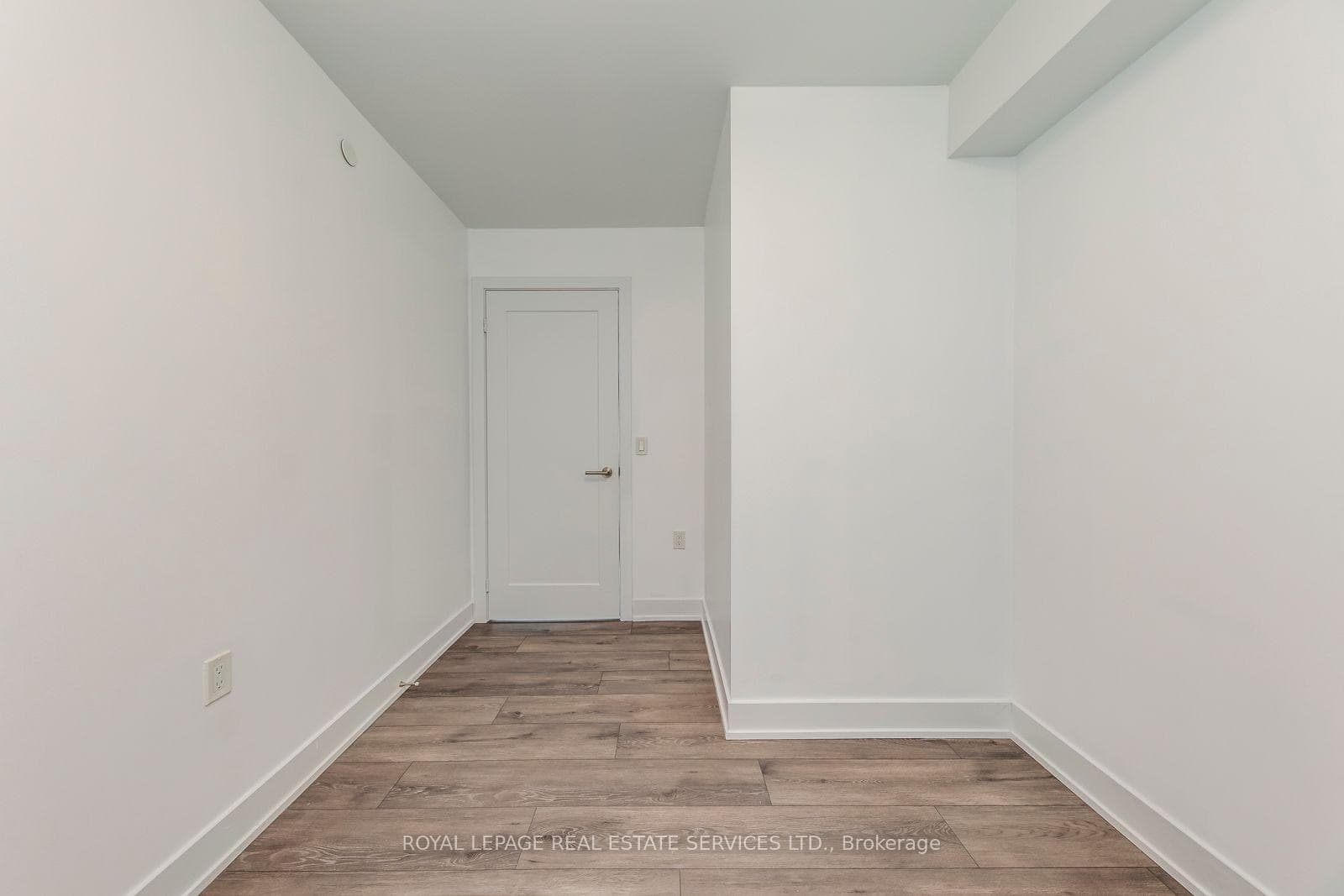 585 Bloor Street Unit 1320 photo 24