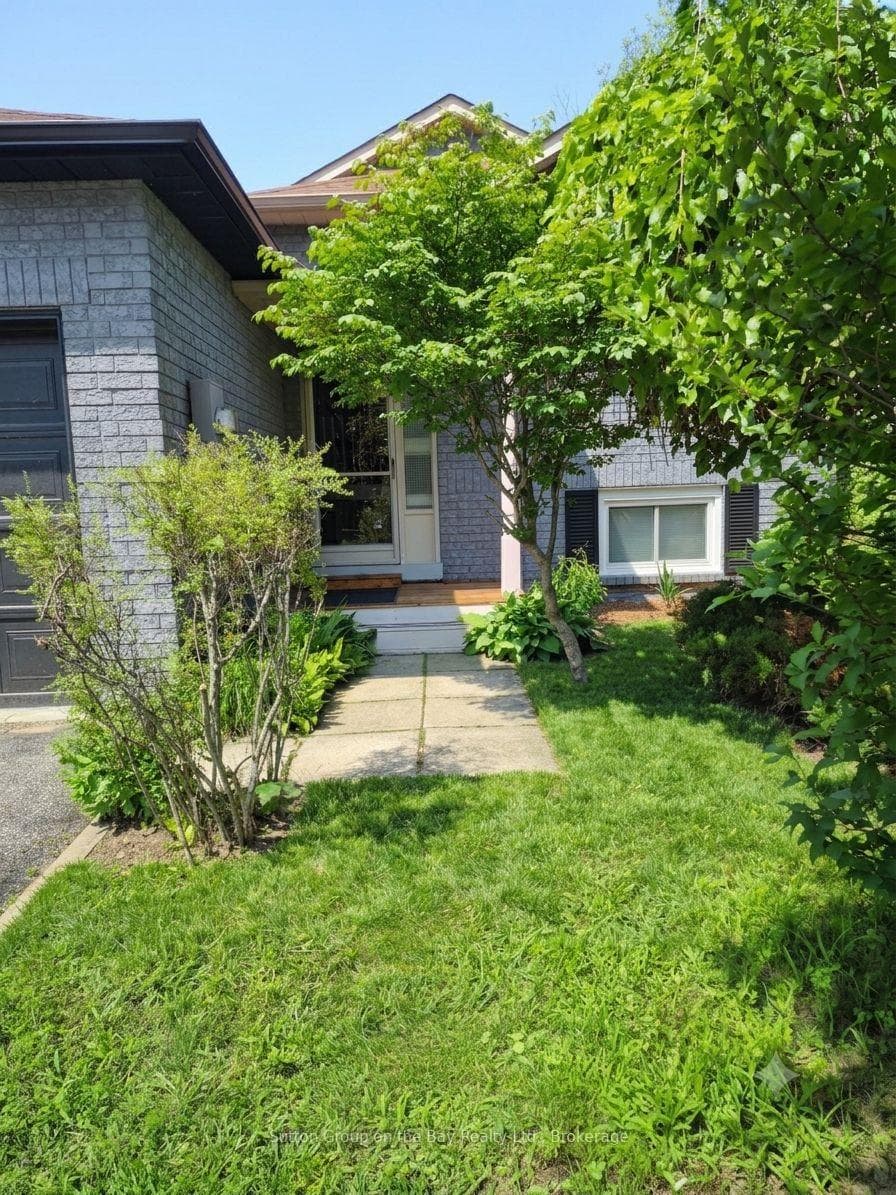6 Donald Crescent photo 1
