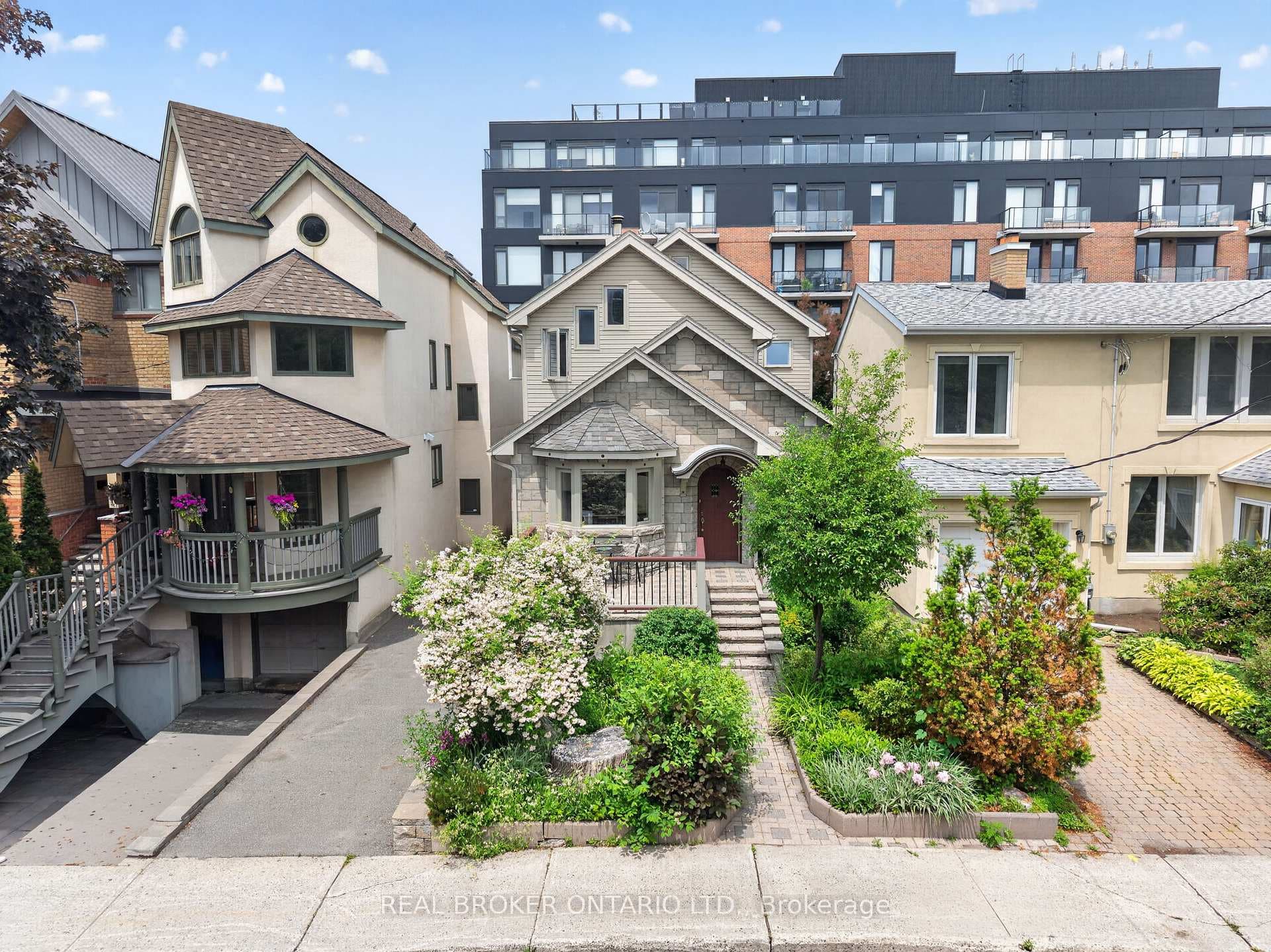 9 Graham Avenue photo 2