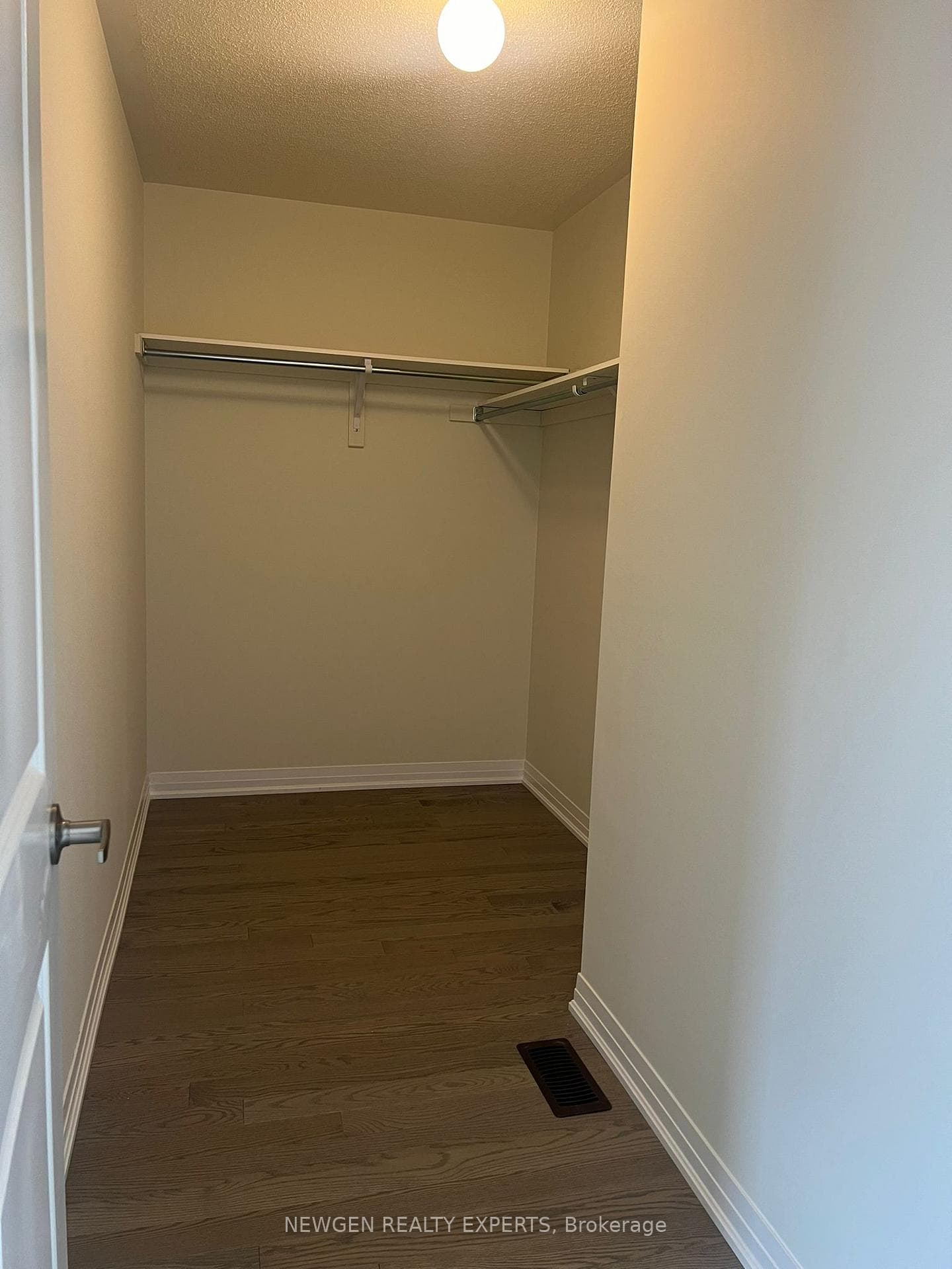 86 Strickland Avenue photo 16