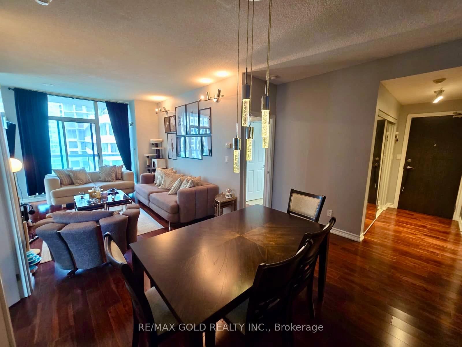 3504 Hurontario Street Unit 1607 photo 4