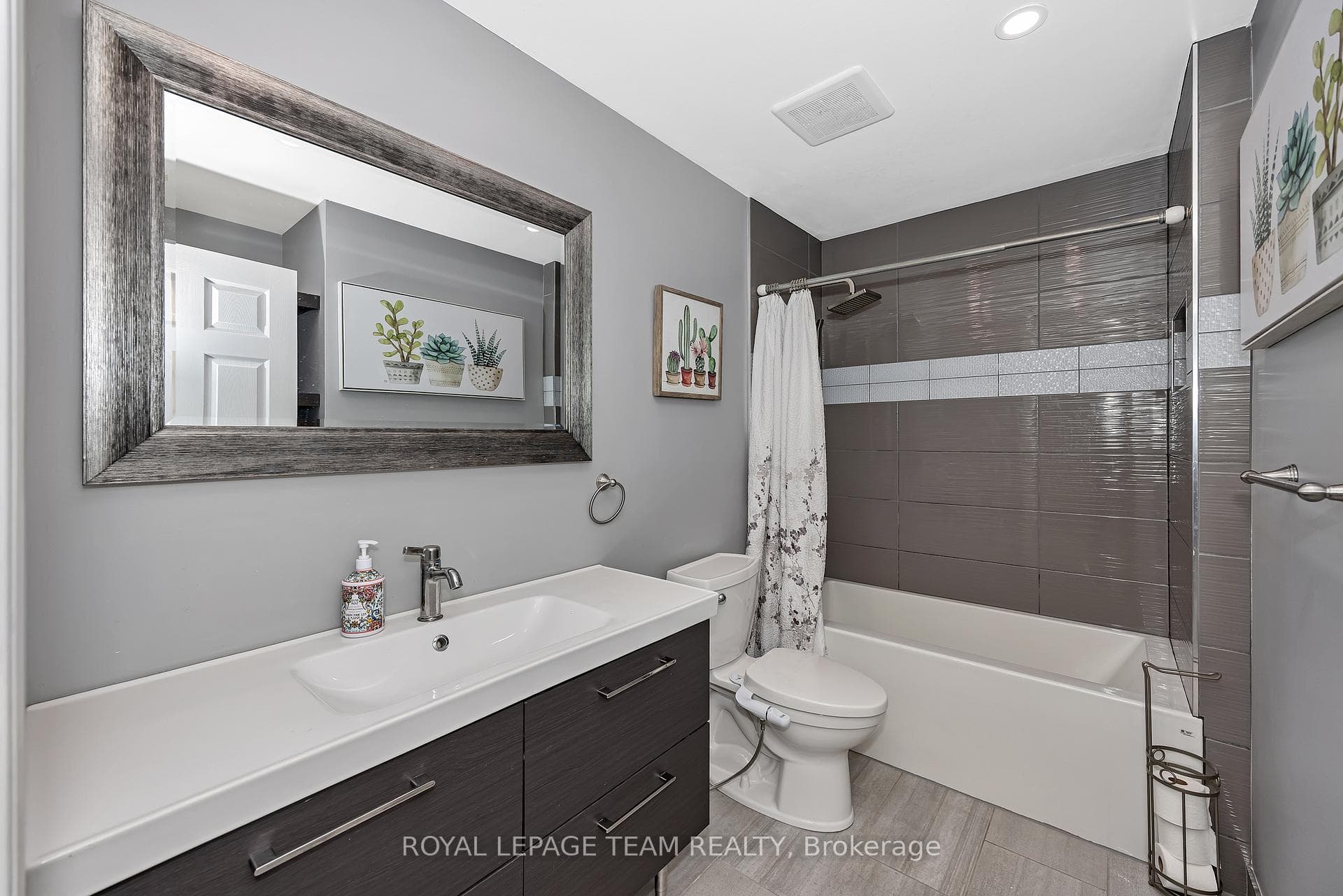 276 Dalehurst Drive Unit C photo 20