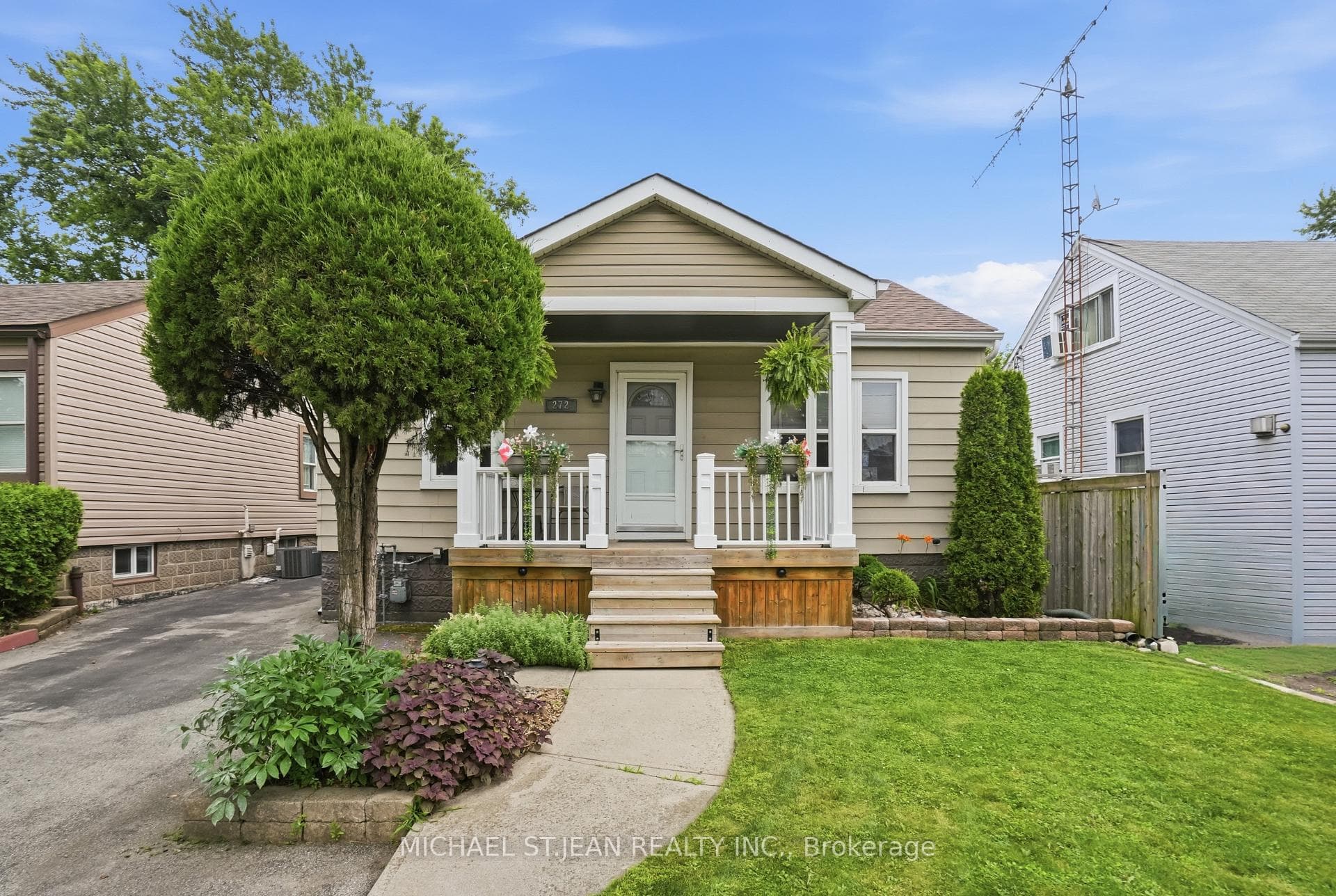 272 Adeline Avenue photo 2