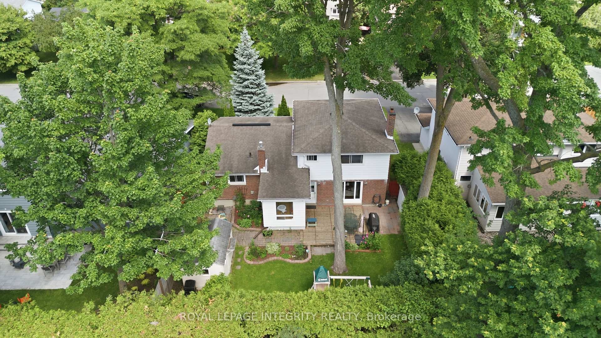 6 Woodview Crescent photo 40