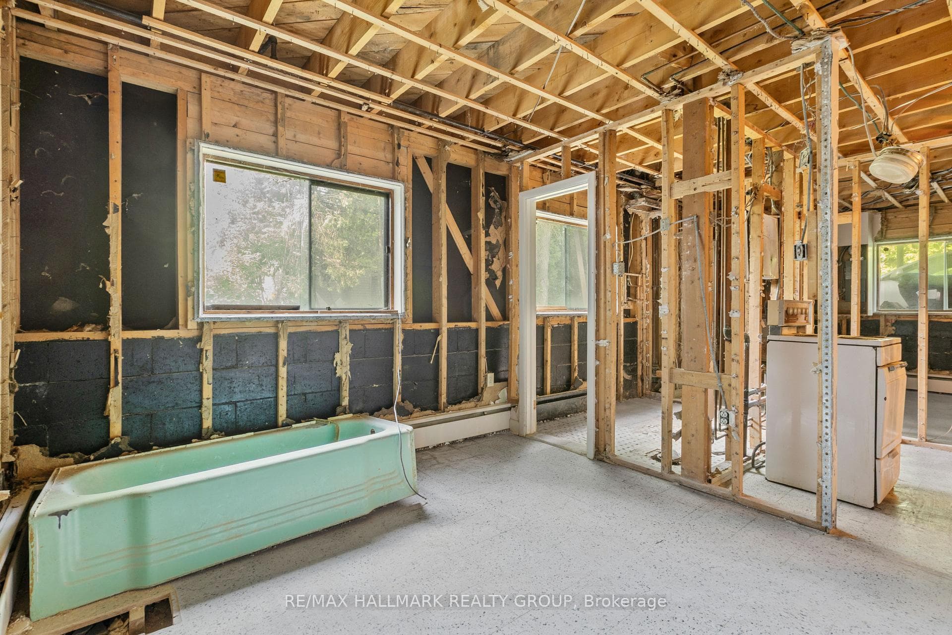 492 Vernon Avenue photo 22