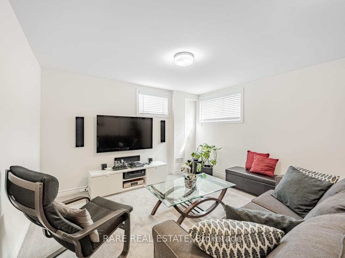 514 Parent Place photo 31