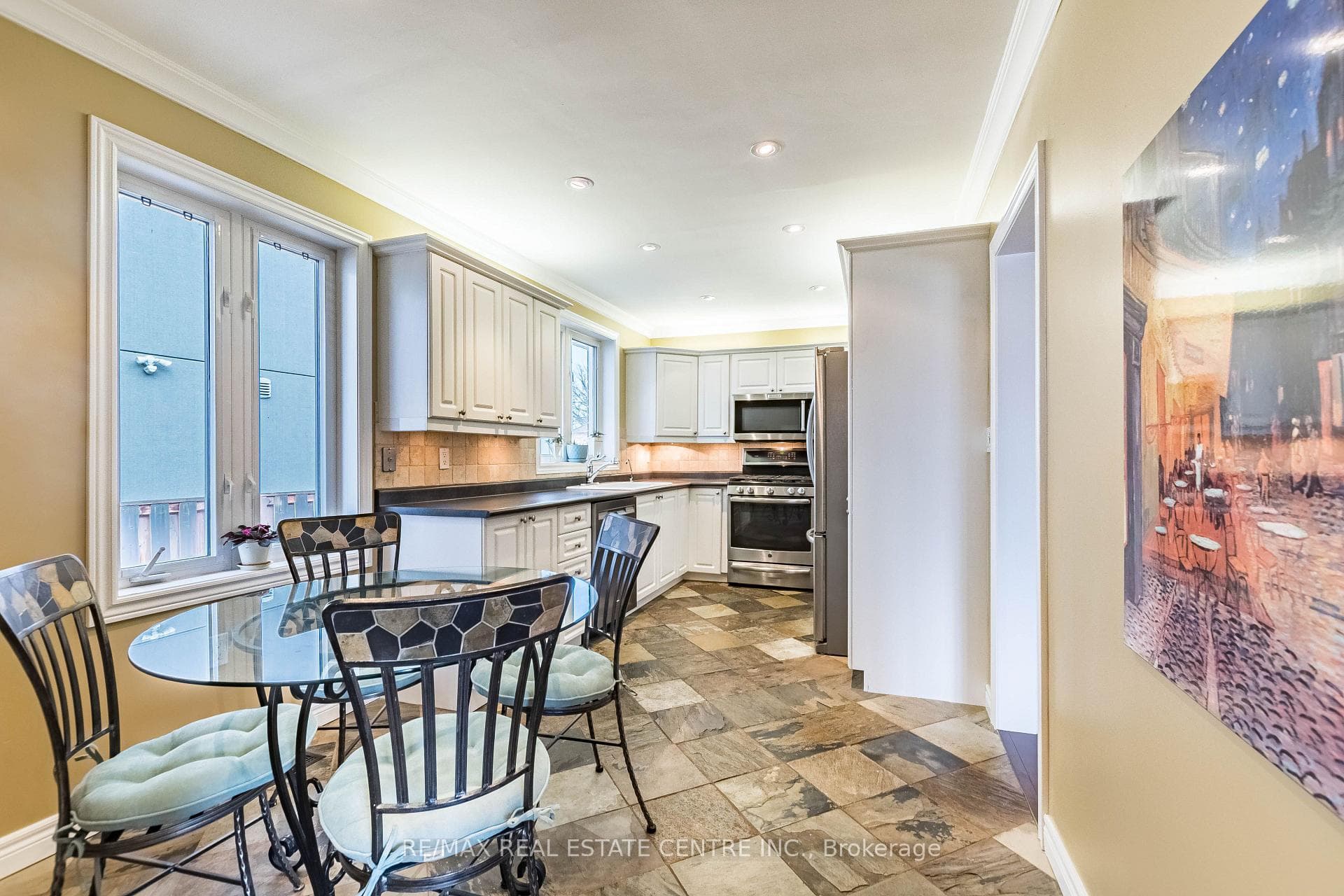 37 Maple Avenue photo 9