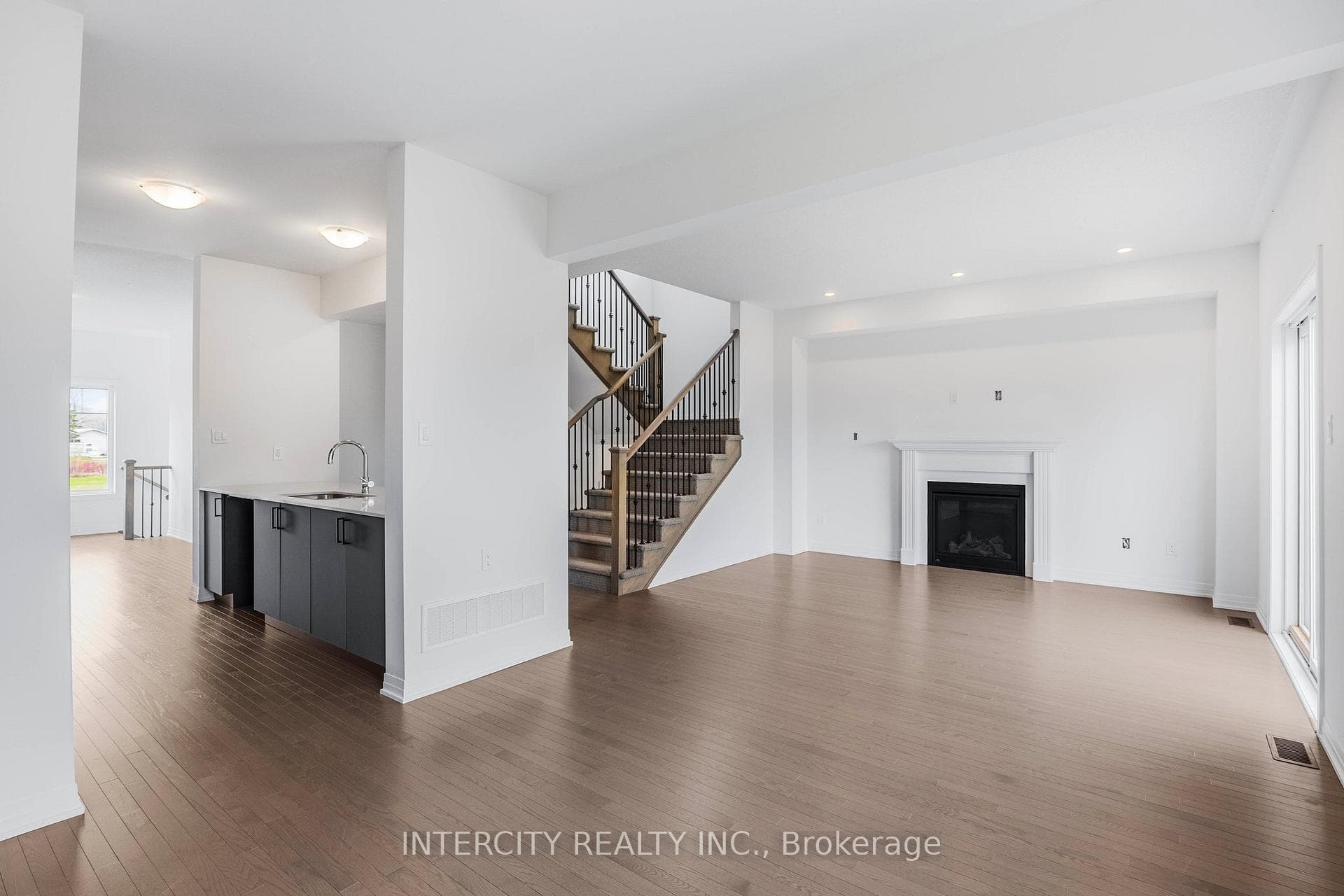 347 Quebec Street photo 12