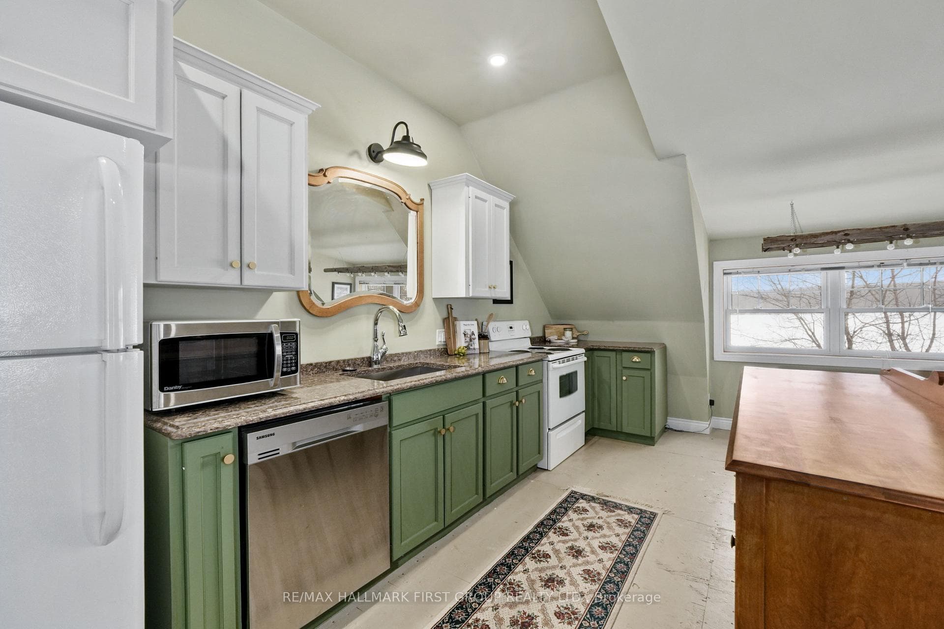 500 Honey Road photo 39