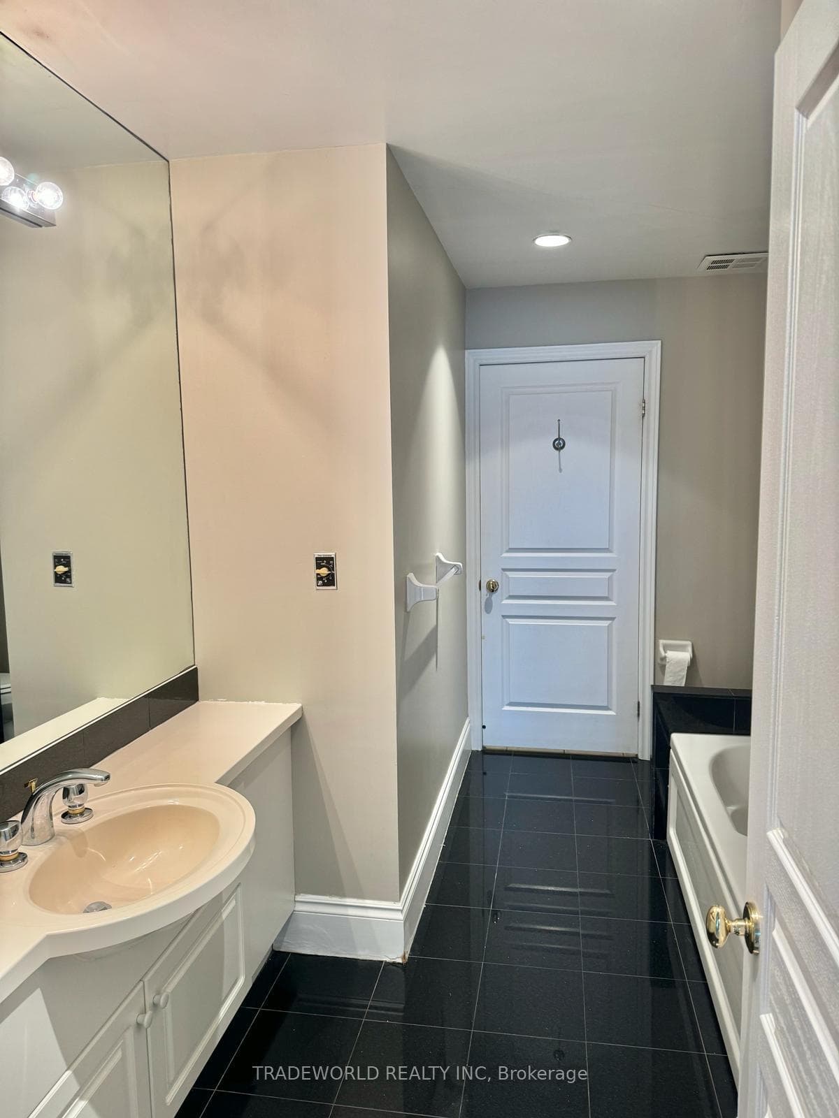 102 Bloor Street Unit 311 photo 10