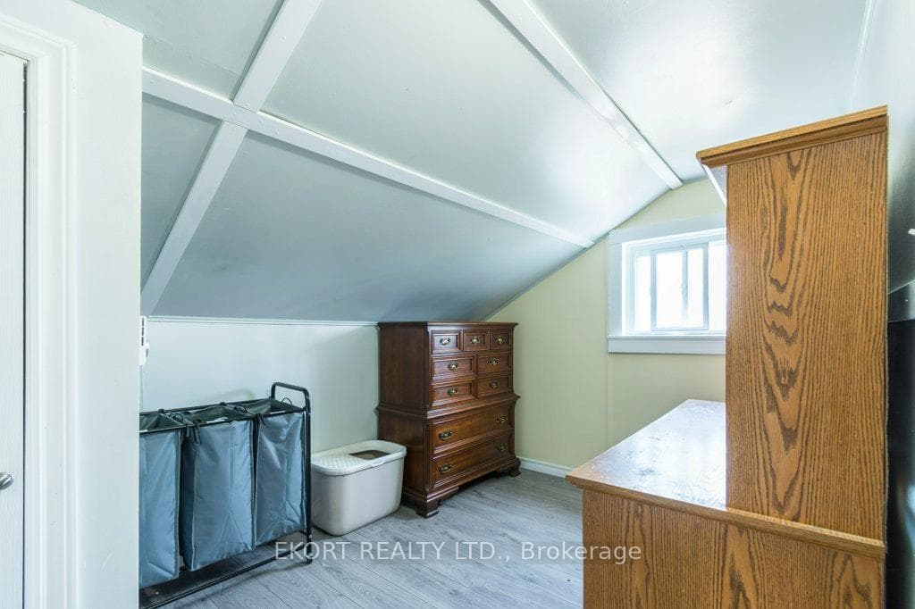 Bedroom/Office/Flex Space