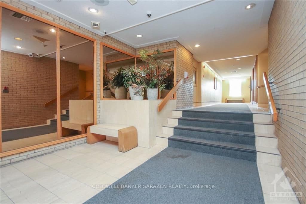 1100 AMBLESIDE Drive Unit 709 photo 3