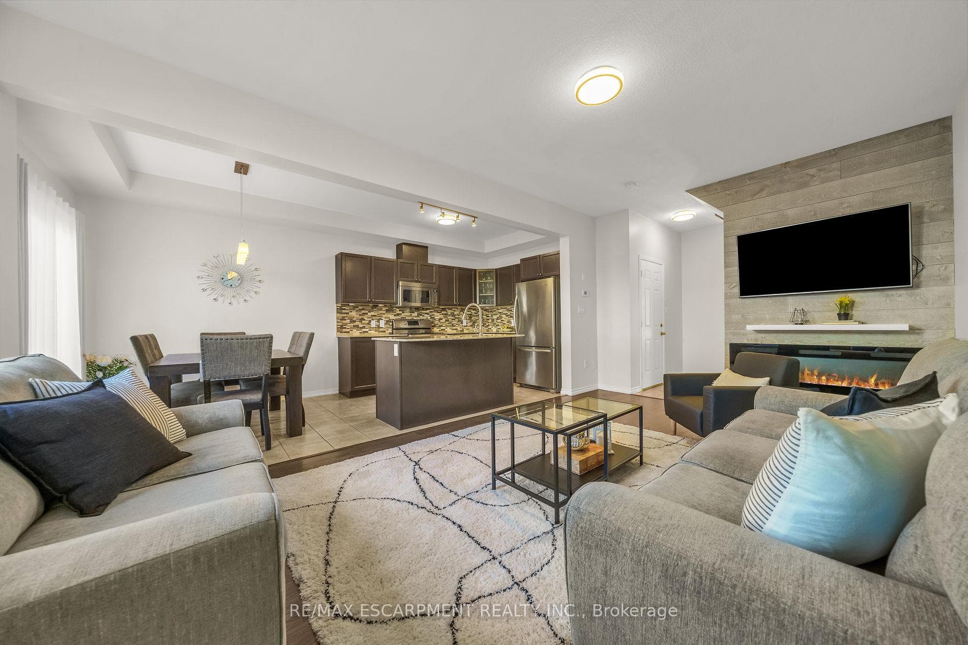 28 Serena Crescent photo 7