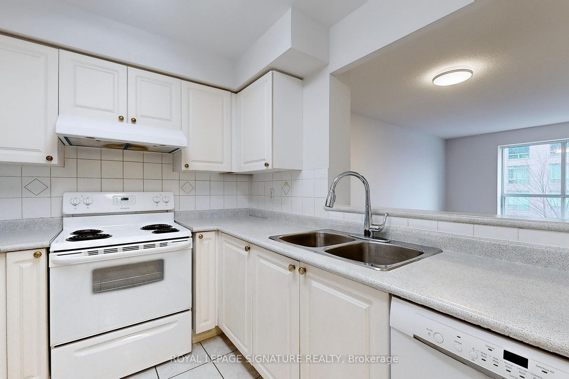 39 Pemberton Avenue Unit 406 photo 15