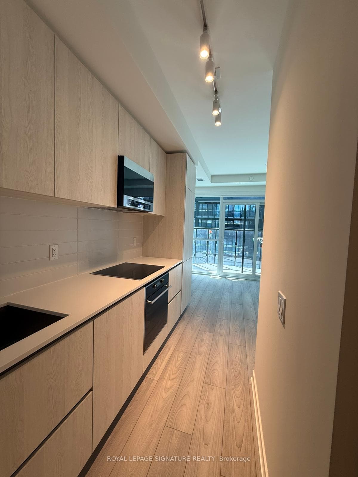 110 Broadway Avenue Unit 707 photo 3