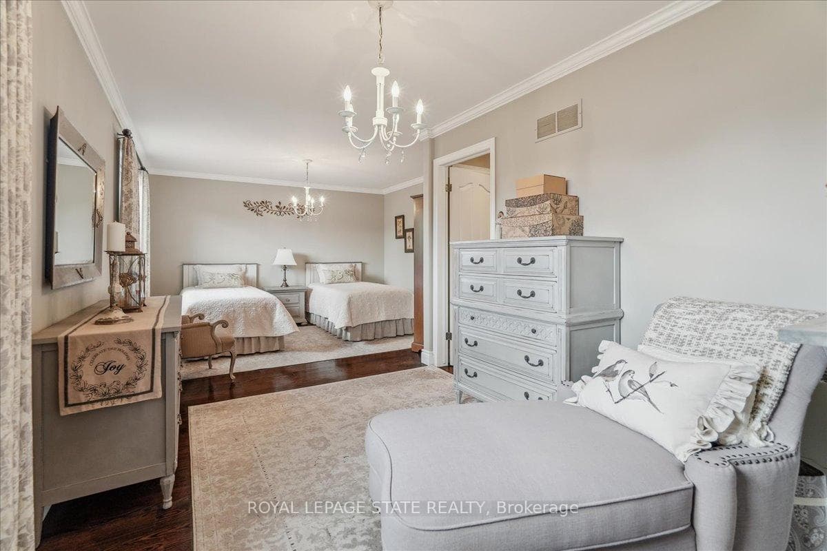 51 Glenhollow Drive photo 3