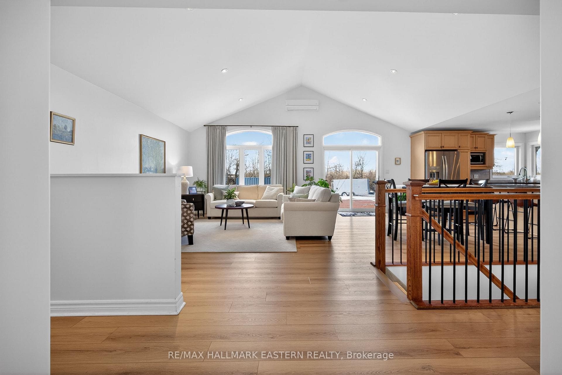 120 Victoria Drive photo 4
