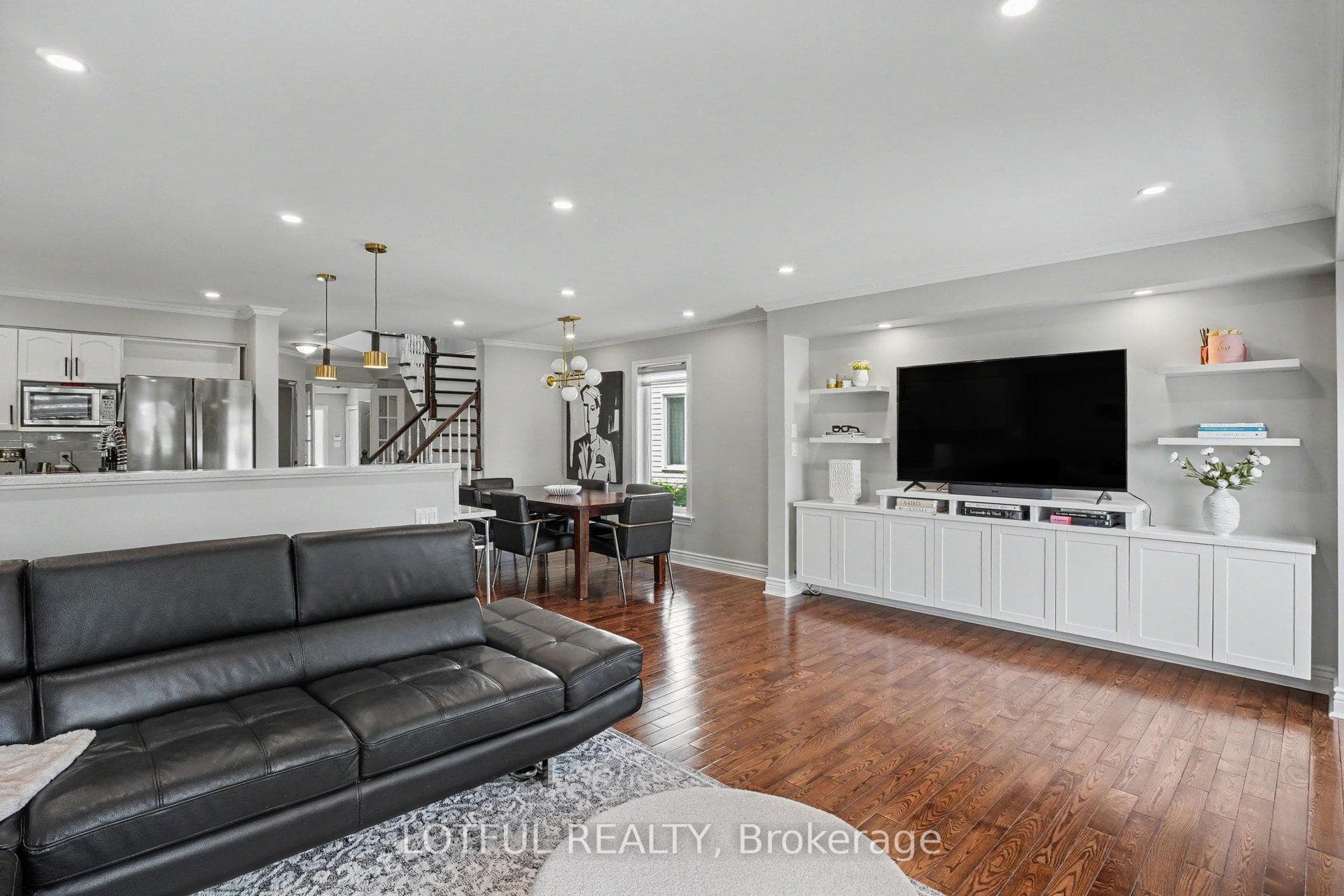 365 Riversedge Crescent photo 13