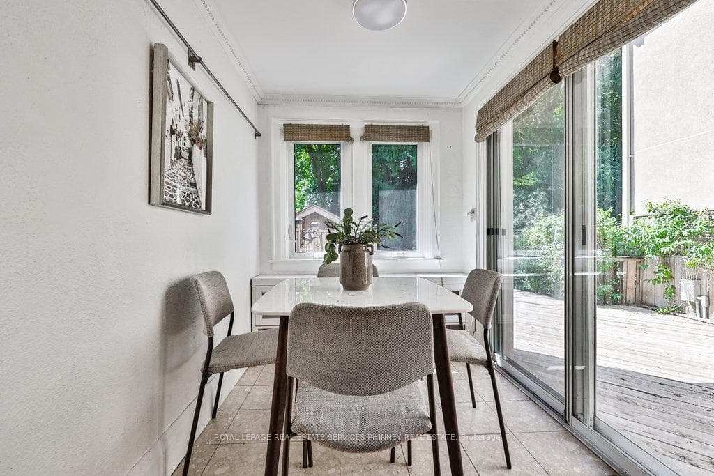 161 Chaplin Crescent photo 11