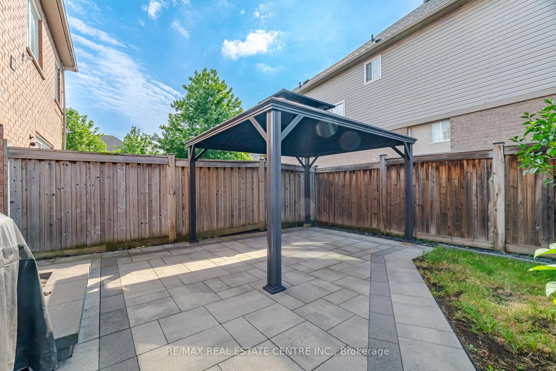 366 Hobbs Crescent photo 46