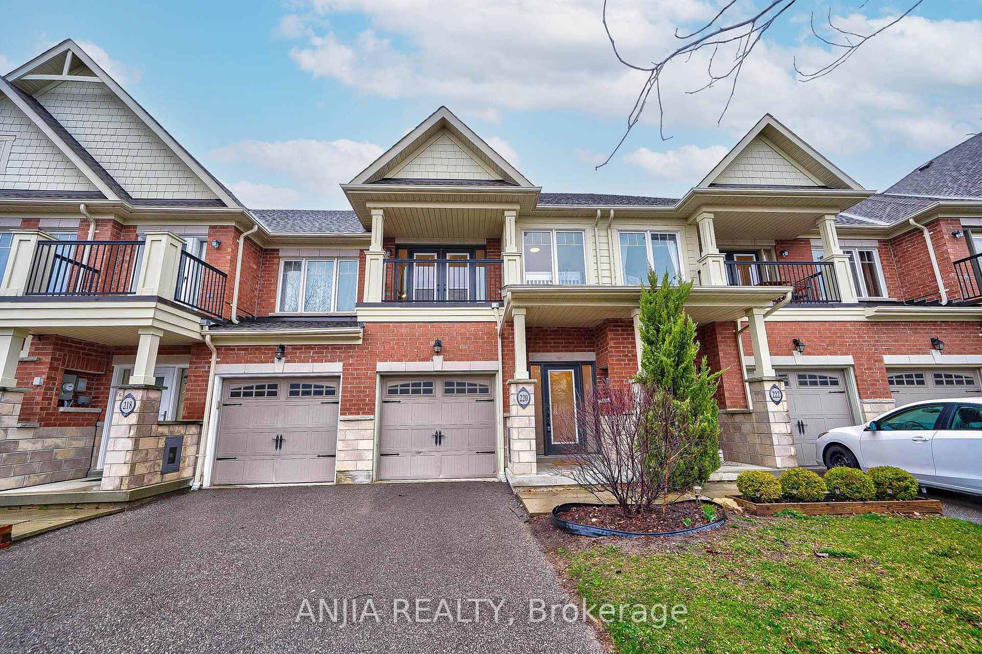 220 Sandale Road photo 1