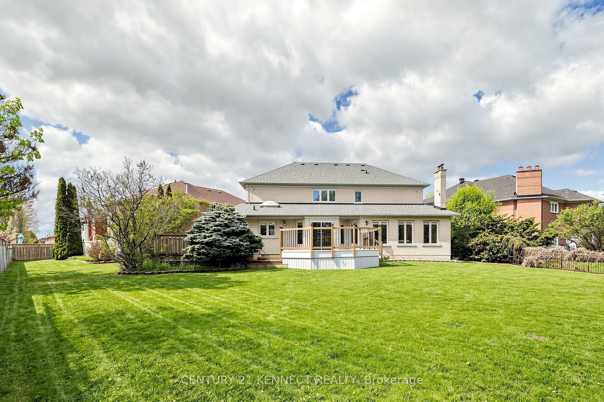 53 Grenadier Crescent photo 37