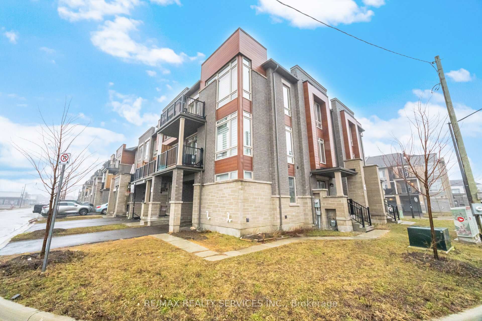 68 Donald Ficht Crescent photo 2