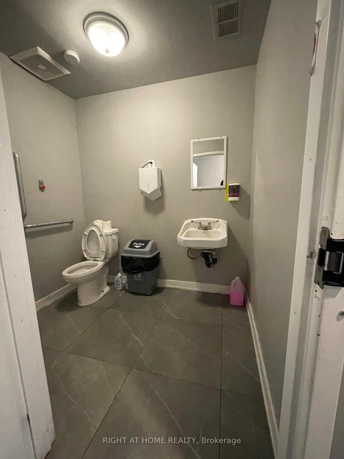 143 Clarence Street Unit 2 photo 6