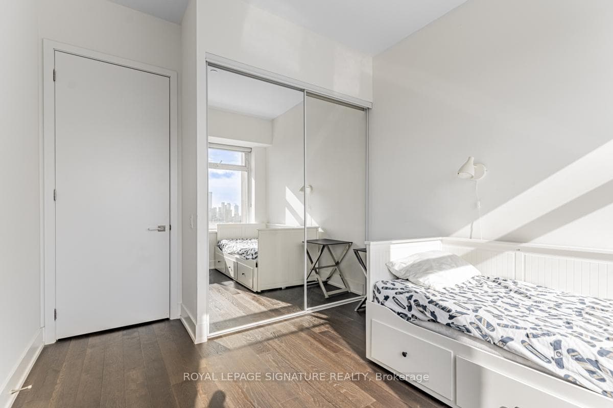 111 St Clair Avenue Unit 1717 photo 24