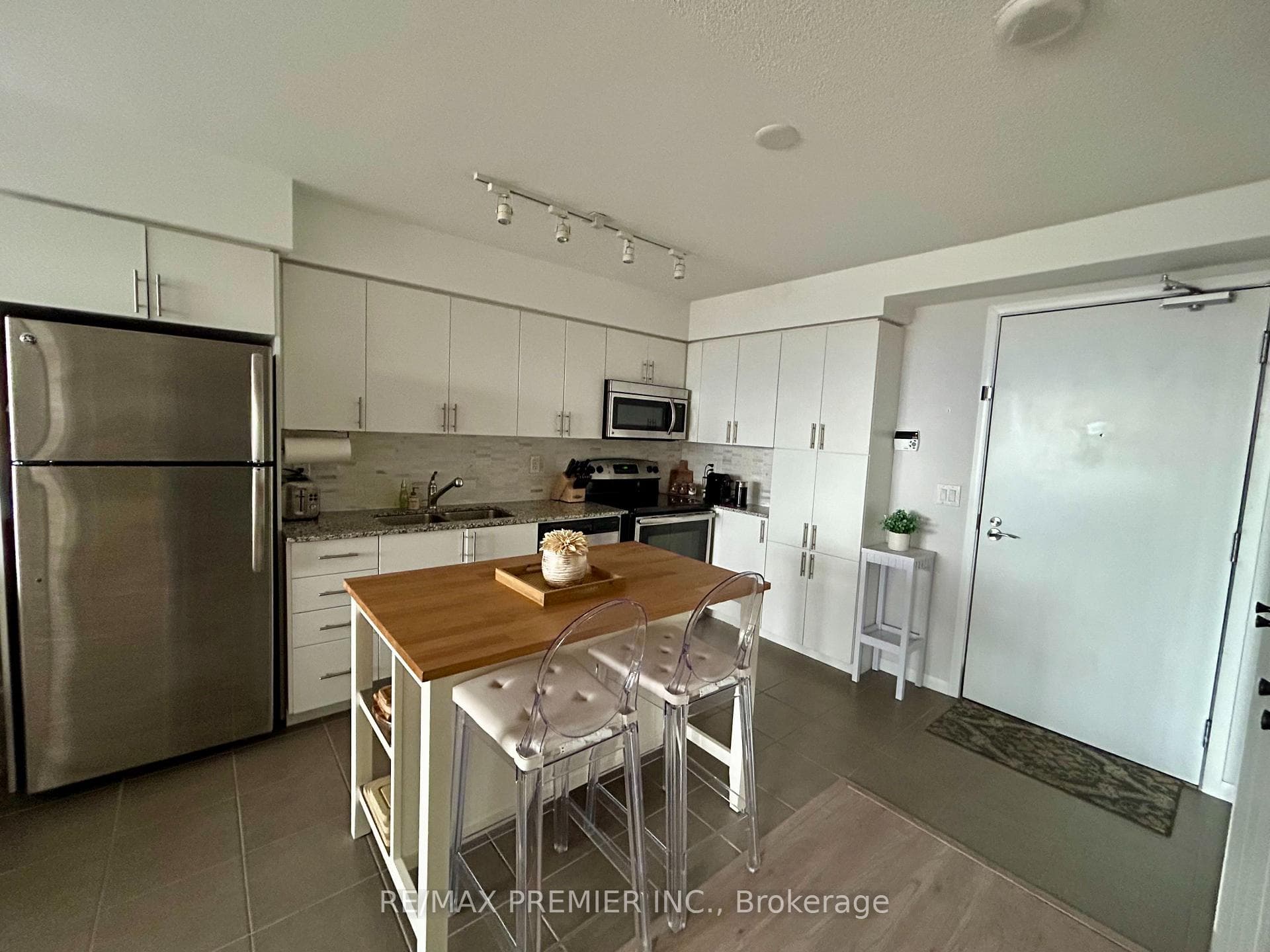 830 Lawrence Avenue Unit 1109 photo 4