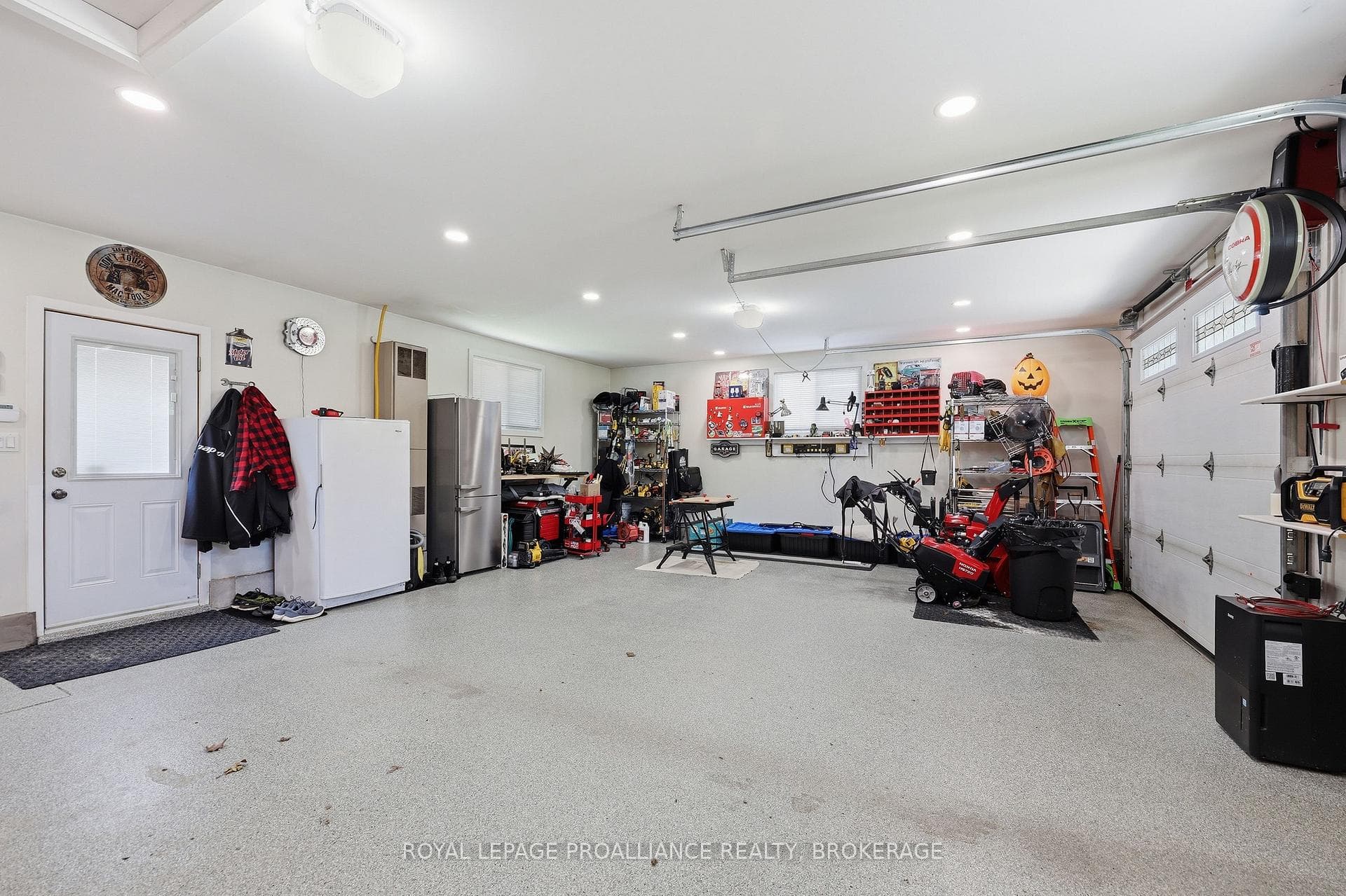 6 Byron Crescent photo 44