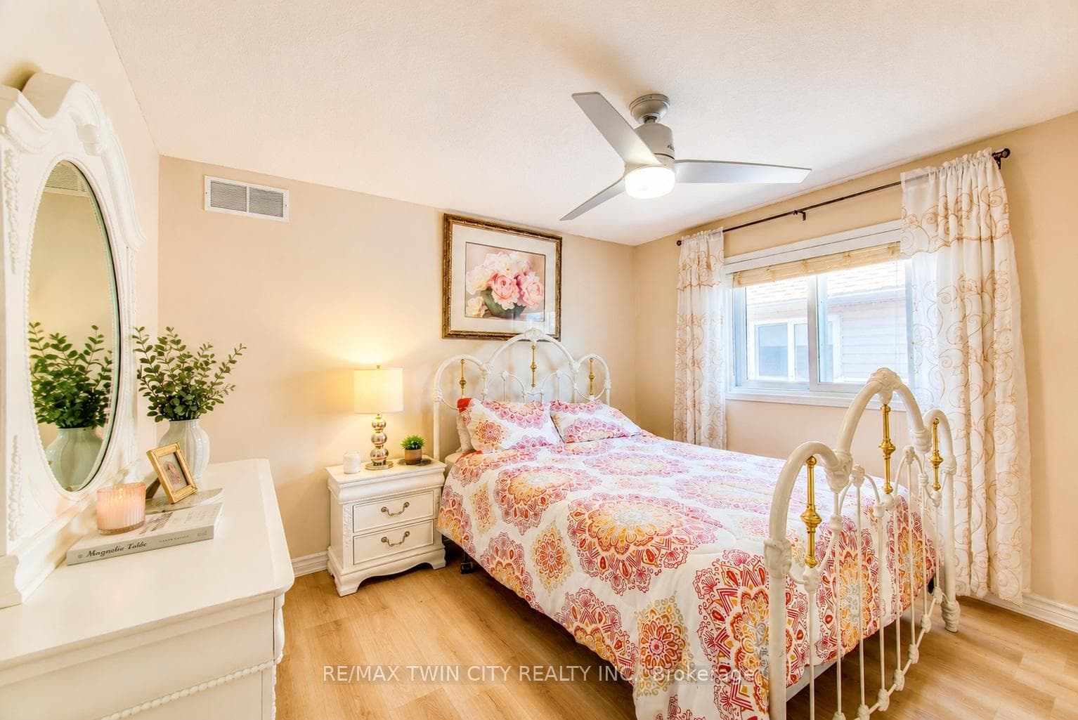 913 COPPER LEAF Crescent photo 19