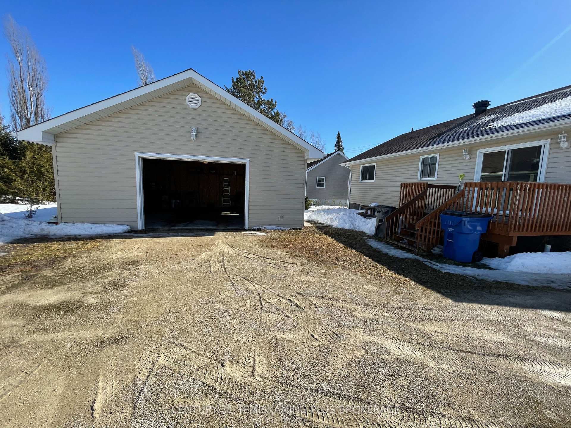 99 Pine Street photo 3