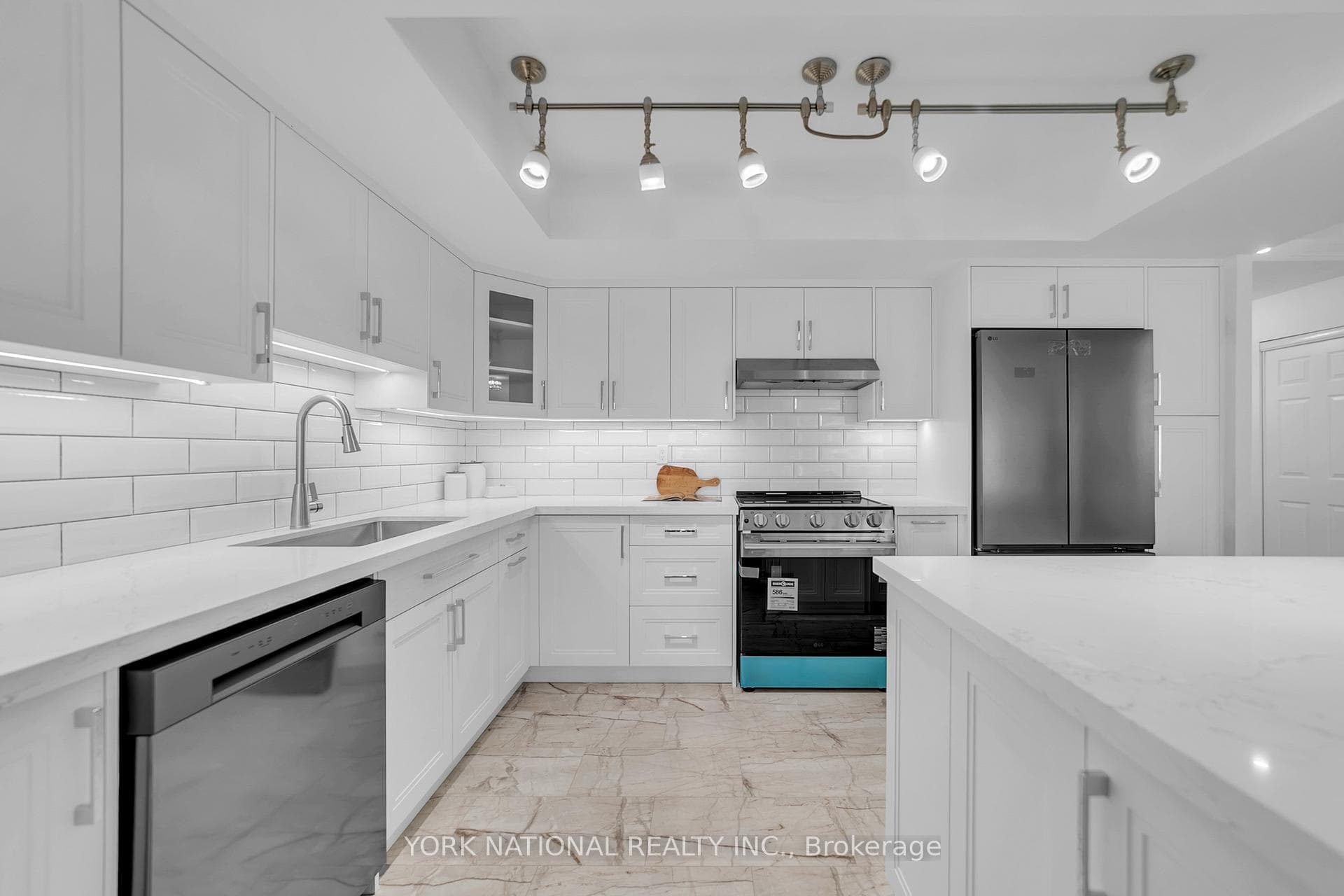 14924 Yonge Street Unit 408 photo 14